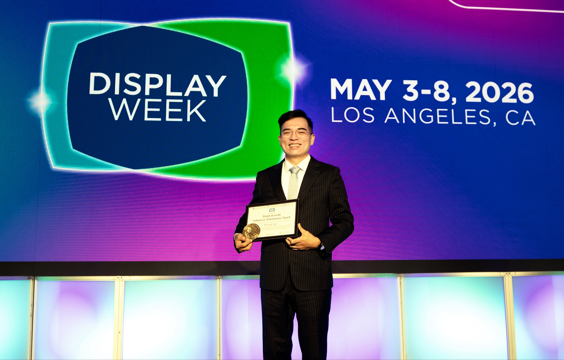 SID ���H��Ϣ�@ʾ�W(xu��)����Society for Information Display, SID����ȫ���@ʾ�I(y��)��ʢ�©��� Display Week 2026�e�����g����P�a(ch��n)�I(y��)�ܳ�ؕ�I(xi��n)��ʿ��LEYU�پW(w��ng)��늿���(j��ng)���߼��F(tu��n)�I�\�L�¸��ʲ�ʿ�@�C��ߘs�u��David Sarnoff �a(ch��n)�I(y��)�ܳ�ؕ�I(xi��n)������