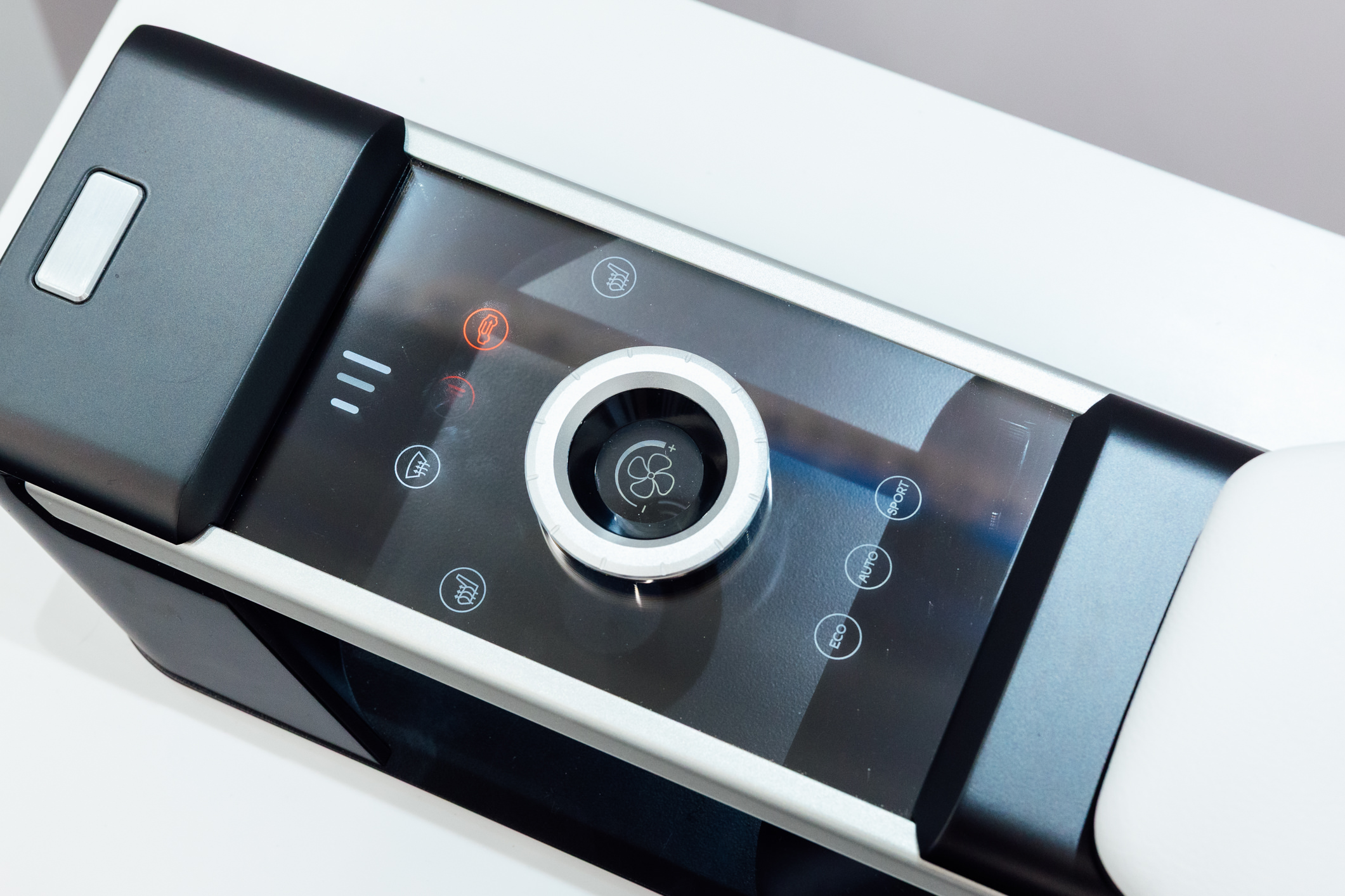 �ԘO���OӋ�����CrystalSense Console����������օ^���턓��ͻ�ƣ��������[���ں��s�����^�У������ÑҸ�ʽ���o���䲣������c�����|�X��?�����|�E���|݅���ֹ���r������ṩֱ�������h���Ļ������?��